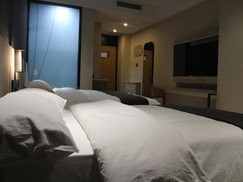 Thank Inn Plus Hotel Shandong Qingdao Olympic Sailing May 4Th Square Экстерьер фото